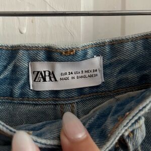 Zara Jeans - Highwaisted and super flattering!!